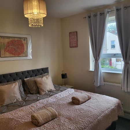 & Cosy Apartment In The Heart Of Stokes Croft Bristol Zewnętrze zdjęcie