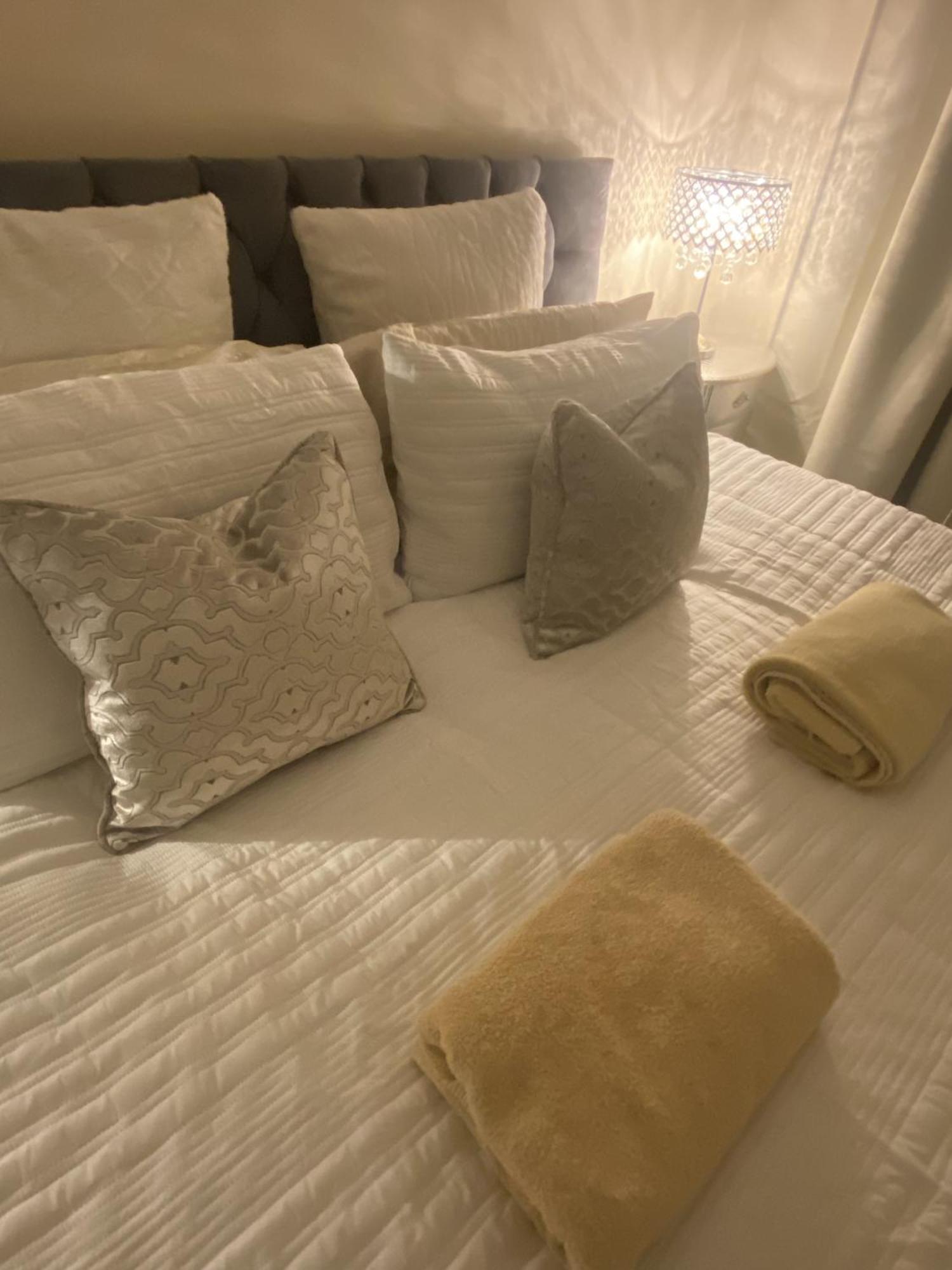 & Cosy Apartment In The Heart Of Stokes Croft Bristol Zewnętrze zdjęcie
