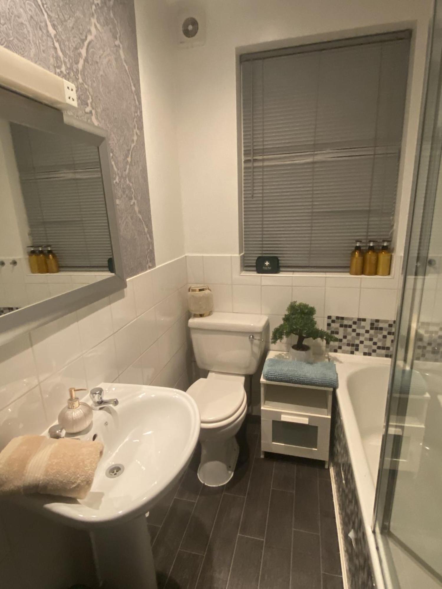 & Cosy Apartment In The Heart Of Stokes Croft Bristol Zewnętrze zdjęcie